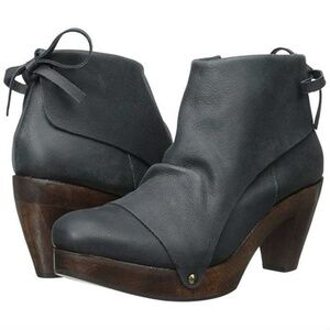 💕MATISSE💕 Gwen Wooden Heel Ankle Booties Black Charcoal 7 NWT
